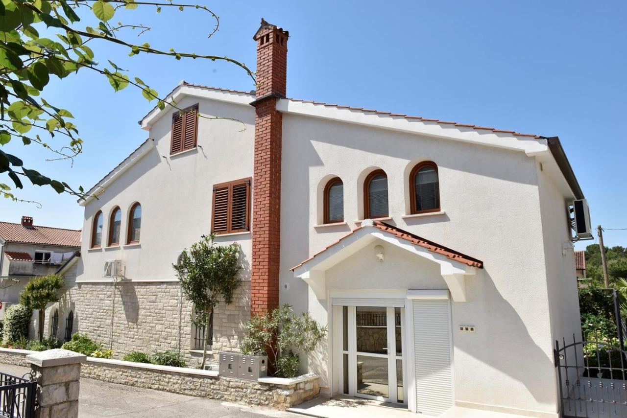 Apartments Lavizatic Poreč Exteriör bild