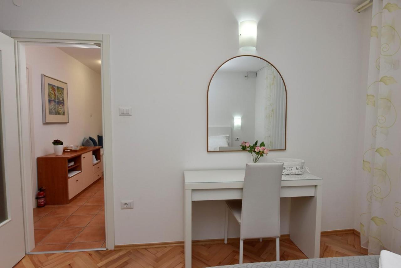 Apartments Lavizatic Poreč Exteriör bild